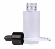 Glazen skincare pipetflesje 30 ml van mat glas met luxe glazen druppelaar voor serum, olie en lotion.