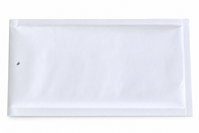 Witte luchtkussen envelop met binnenmaat 19 &times; 11,5 cm